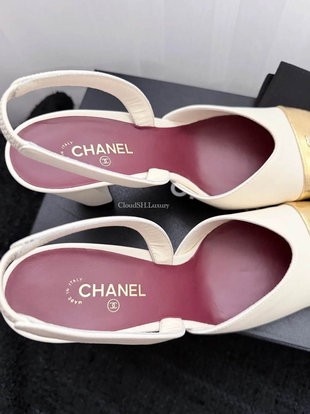 Auth BNIB Chanel Square Cap Toe Gold CC Slingback Pumps White - Size 37